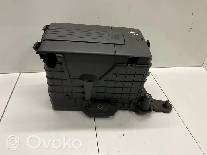 Volkswagen PASSAT CC Ящик аккумулятора 3C0915443A