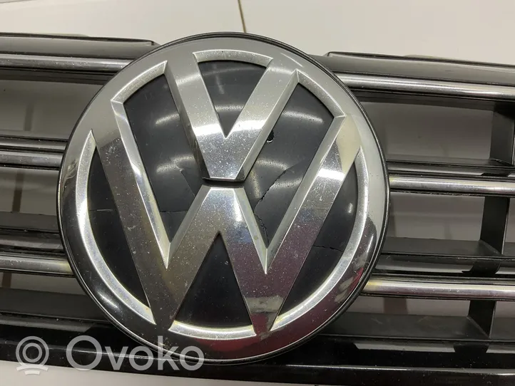 Volkswagen Jetta VI Maskownica / Grill / Atrapa górna chłodnicy 5C6853651AJ