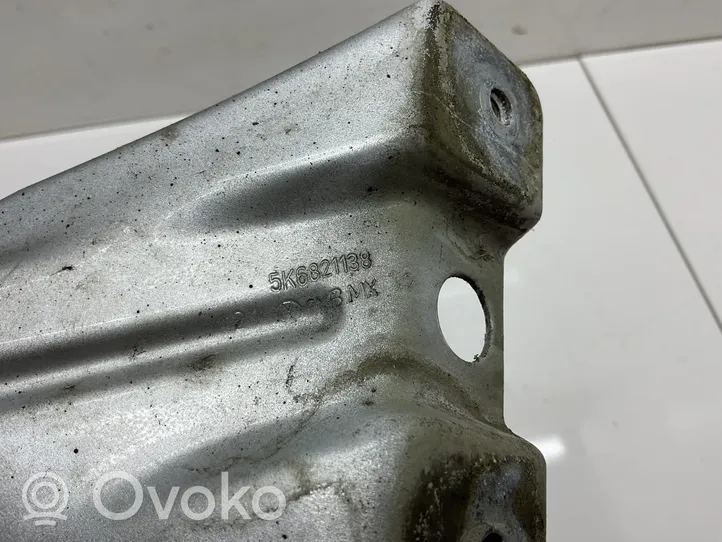 Volkswagen Golf VI Supporto di montaggio del parafango 5K6821138