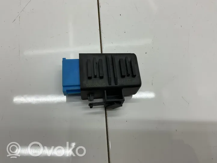 Volkswagen Jetta VI Seat heating relay 5K0959772A