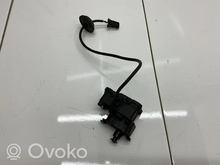 Volkswagen Golf VII Verrouillage du bouchon du réservoir de carburant 5C6810773H