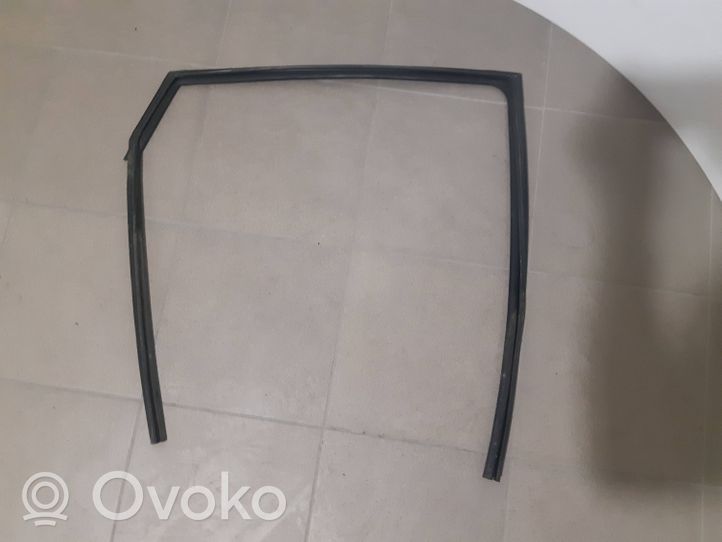 Nissan Qashqai Takaoven ikkunalasin kumitiiviste 823304EA0A