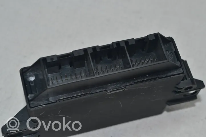 Audi A8 S8 D3 4E Pysäköintitutkan (PCD) ohjainlaite/moduuli 8K0907440