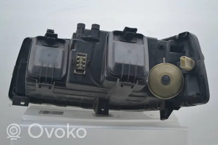 Audi V8 Lampa przednia 1305235130