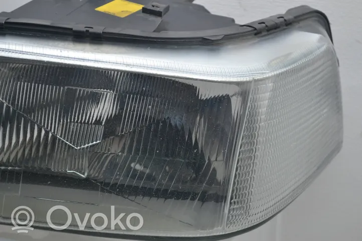 Audi V8 Lampa przednia 1305235129