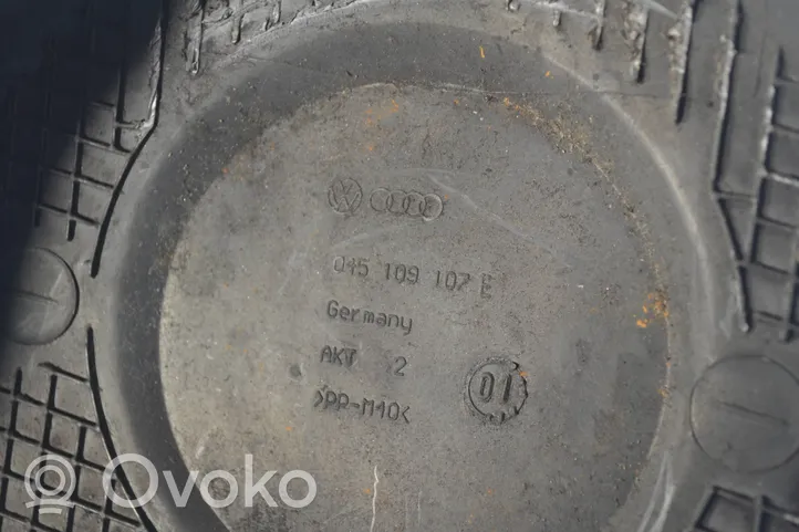 Volkswagen PASSAT B6 Osłona paska / łańcucha rozrządu 045109107E