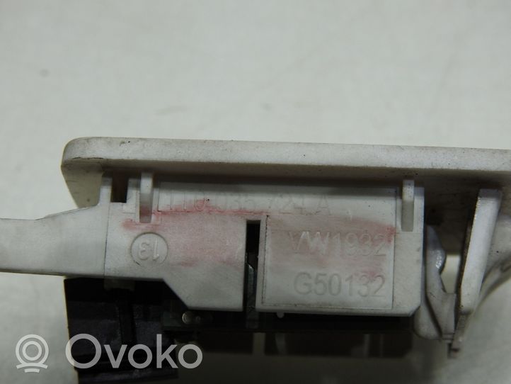 Volkswagen Touran I Enchufe conector entrada auxiliar 1T0035724A