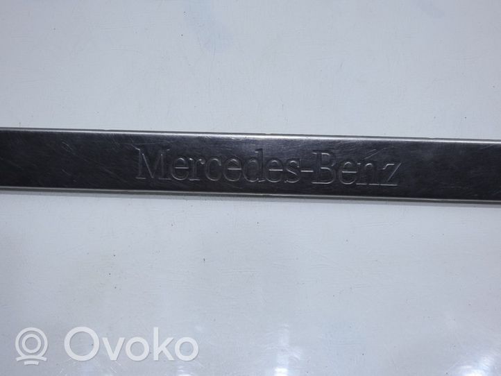 Mercedes-Benz ML W163 Listwa progowa przednia / nakładka A1636860720