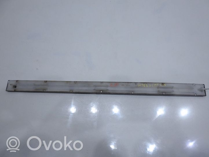 Mercedes-Benz ML W163 Etukynnys (korin osa) A1636860720