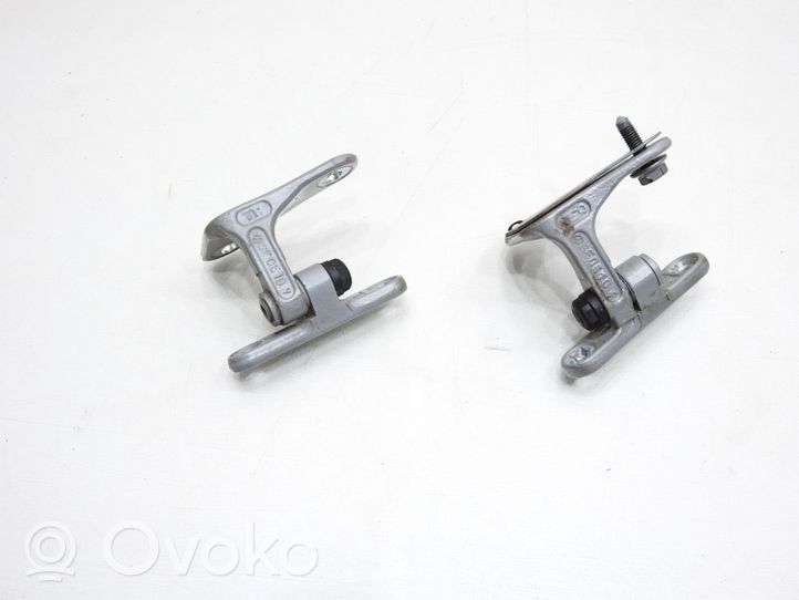 Mercedes-Benz C W203 Set di cerniere portiera anteriore XXXX