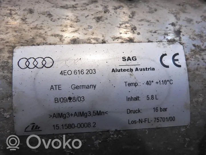 Audi A8 S8 D3 4E Ilmajousituksen painesäiliö 4E0616203