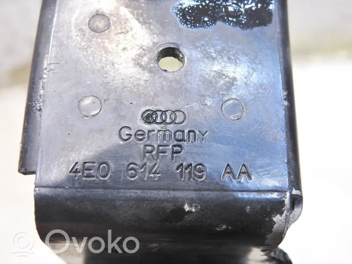 Audi A8 S8 D3 4E Supporto di montaggio del parafango 4E0614119AA