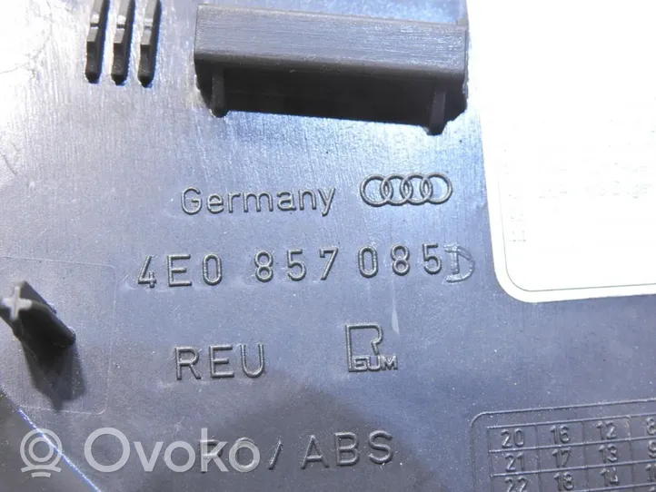 Audi A8 S8 D3 4E Rivestimento estremità laterale del cruscotto 4E0857085D