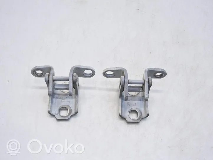 Saab 9-3 Ver2 Set di cerniere portiera anteriore 