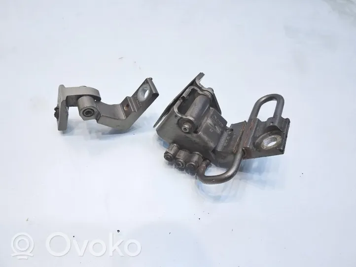 Audi A4 S4 B7 8E 8H Set di cerniere portiera anteriore 8E0831412E