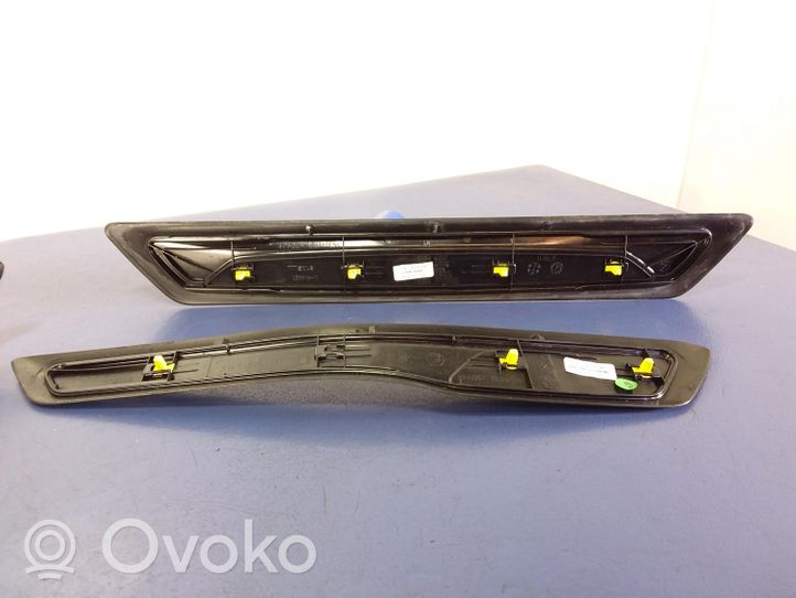 BMW 3 F30 F35 F31 Rivestimento vano piedi laterale 7263315