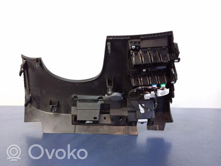 Nissan Qashqai Altro elemento di rivestimento sottoporta/montante 681064EH0A