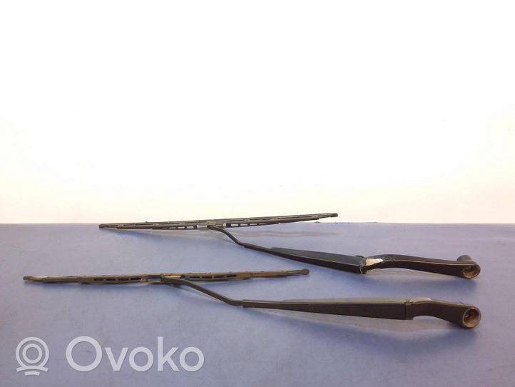 Dodge Charger Front wiper blade arm 