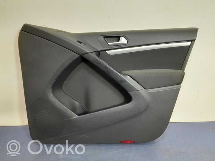 Volkswagen Tiguan Set di rivestimento del pannello della portiera 