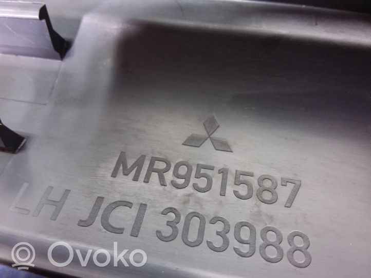 Mitsubishi Colt CZ3 Muu kynnyksen/pilarin verhoiluelementti MR951587