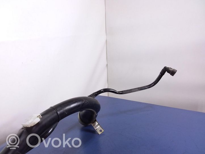 BMW 7 F01 F02 F03 F04 Tubo e bocchettone per riempimento serbatoio del carburante 7185149