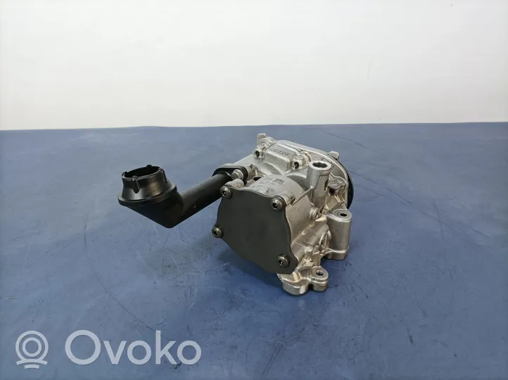 Volkswagen PASSAT B8 Oil pump O4L145208