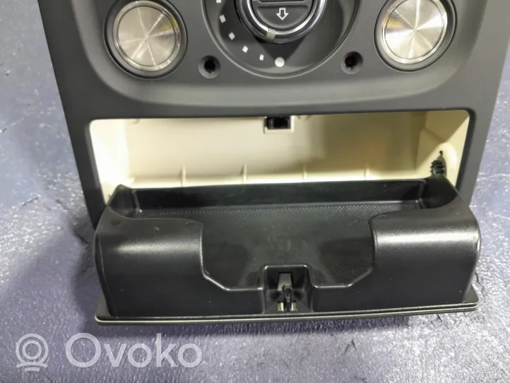 Audi A4 S4 B8 8K Wewnętrzna lampka bagażnika 8T0947135BJ