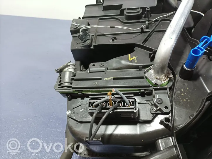Renault Clio IV Sisälämmityksen ilmastoinnin korin kokoonpano 272709355R