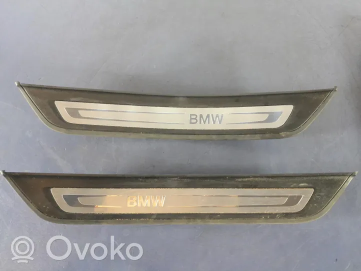 BMW 5 G30 G31 Rivestimento vano piedi laterale 7398321