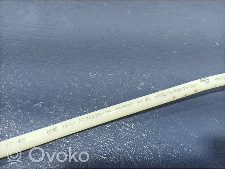 BMW 1 F40 Fuel line pipe 7300625