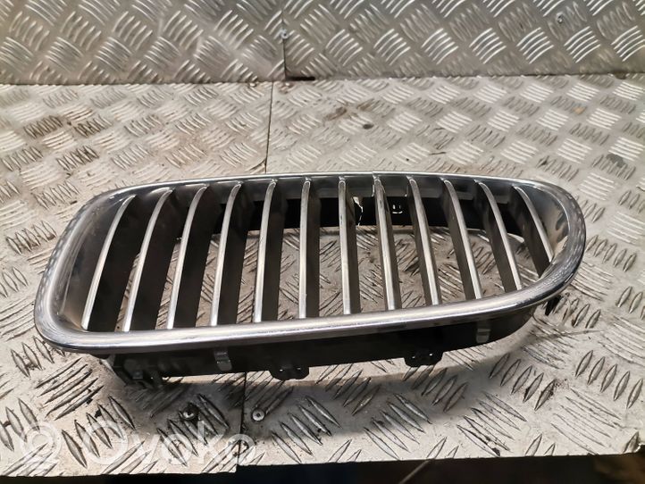 BMW 5 F10 F11 Grille de calandre avant 51137200727