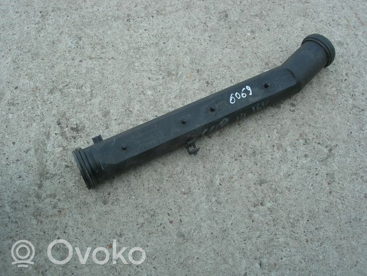 Volkswagen Polo Moottorin vesijäähdytyksen putki/letku 032121065F