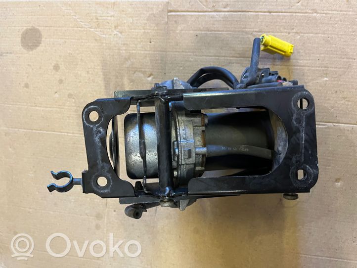 Volkswagen Touareg II Pompe à vide 7P0614215B