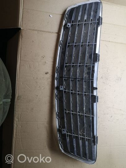 Mercedes-Benz S W220 Grille calandre supérieure de pare-chocs avant A2208800383