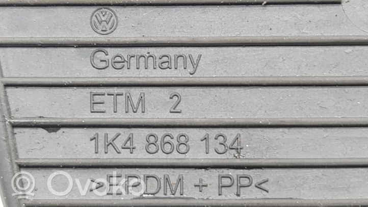 Volkswagen Golf V Paneelin laatikon/hyllyn pehmuste 1K4868134