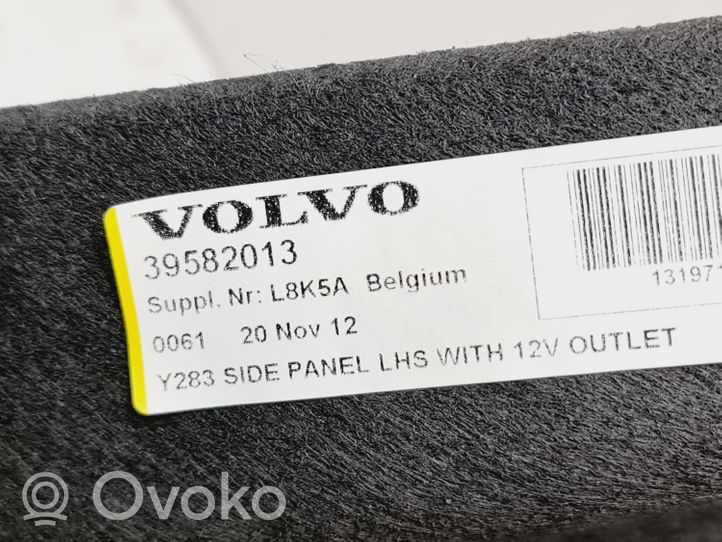 Volvo S60 Tavaratilan/takakontin alempi sivuverhoilu 39582013