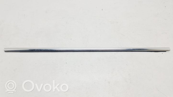 Volkswagen PASSAT B6 Joint / vitre de porte arrière 8C5476B7Z7