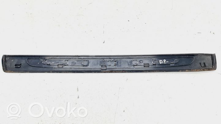 BMW 7 E65 E66 Priekinio slenksčio apdaila (vidinė) 8223552