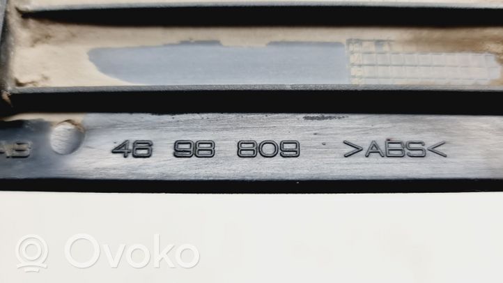 Saab 9-3 Ver1 Listwa oświetlenie tylnej tablicy rejestracyjnej 4698809