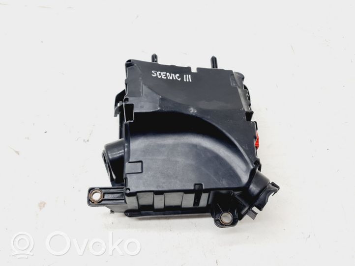 Renault Megane III Fuse box set 284B10002R