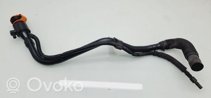 KIA Sorento Tubo e bocchettone per riempimento serbatoio del carburante 310302PXXX