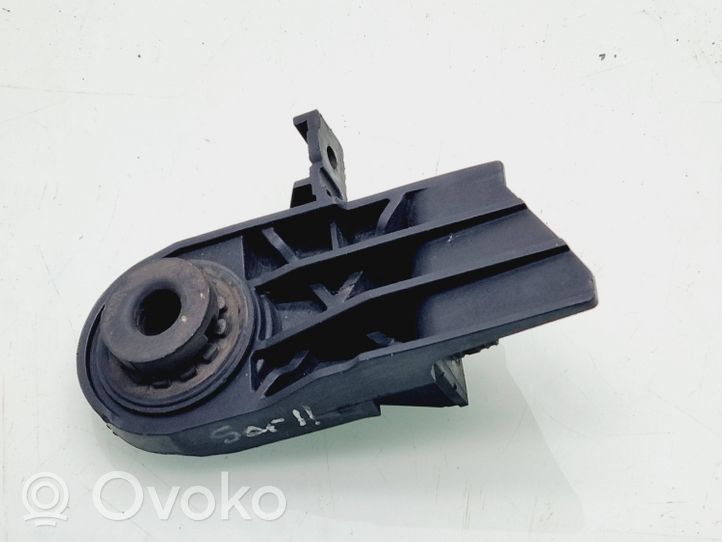 KIA Sorento Radiator mount bracket 