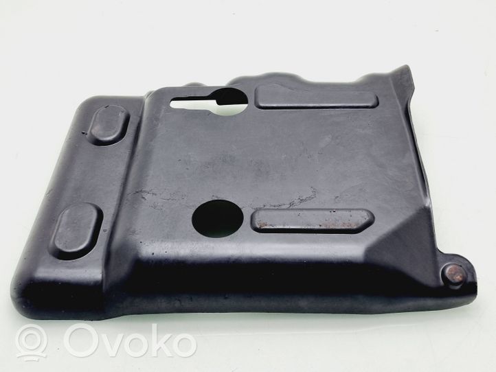 Volkswagen Touareg I Plaque de protection de réservoir de carburant 7L0201979