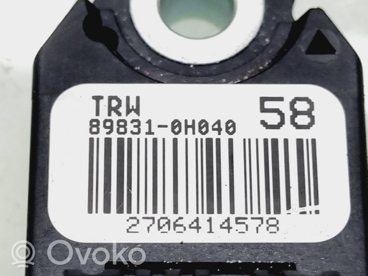 Toyota Aygo AB40 Capteur de collision / impact de déploiement d'airbag 898310H040