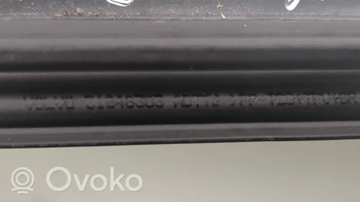 Volvo S90, V90 Уплотнительная резина (у стекла) 31848303