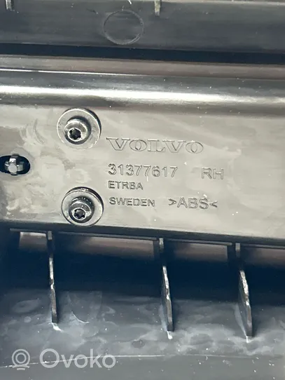 Volvo S90, V90 Etuoven kynnyksen suojalista 31377617