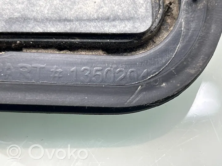 Opel Meriva B Kratka wentylacyjna pod zderzakiem tylnym 13502040