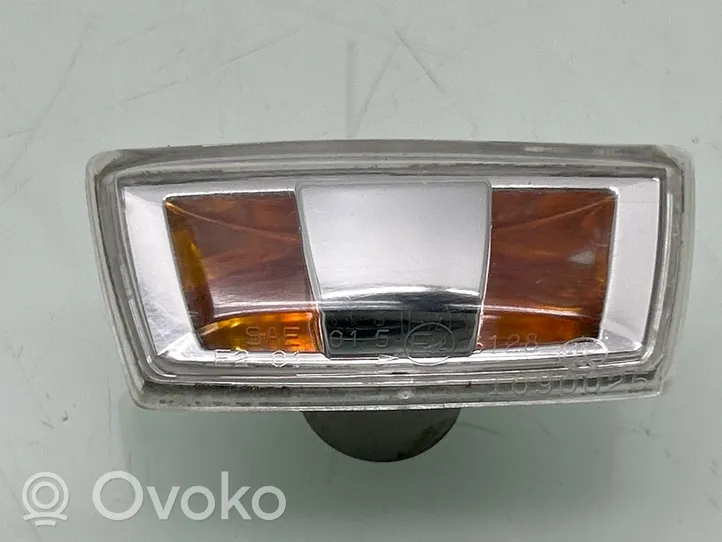 Opel Meriva B Kierunkowskaz błotnika przedniego 13252456