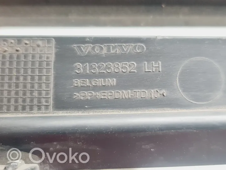 Volvo S60 Etupuskurin alempi jäähdytinsäleikkö 31323852