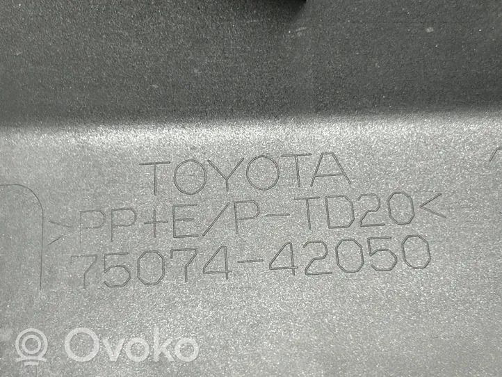 Toyota RAV 4 (XA50) Moulure de porte avant 7507442050